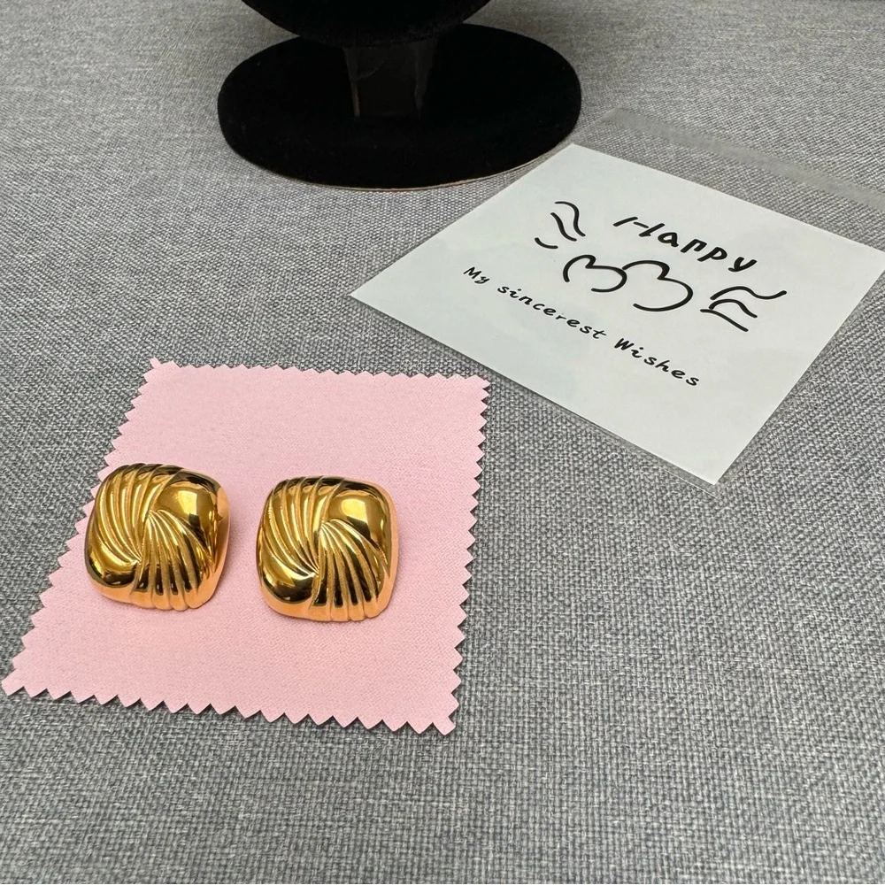 ✨🆕CLARA Gold Earrings | Stainless Steel 18K PVD Gold✨ - Picture 4 of 17